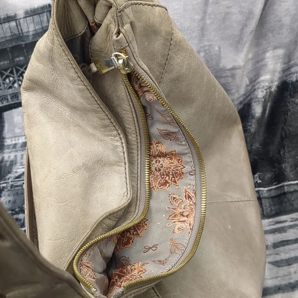Hobo shoulder bag